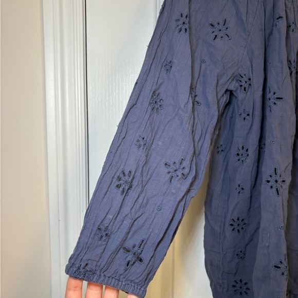 Aerie - Preppy Back to School Navy Dark Blue Eyelet Long Sleeve Blouse in Size S - Picture 4 of 7